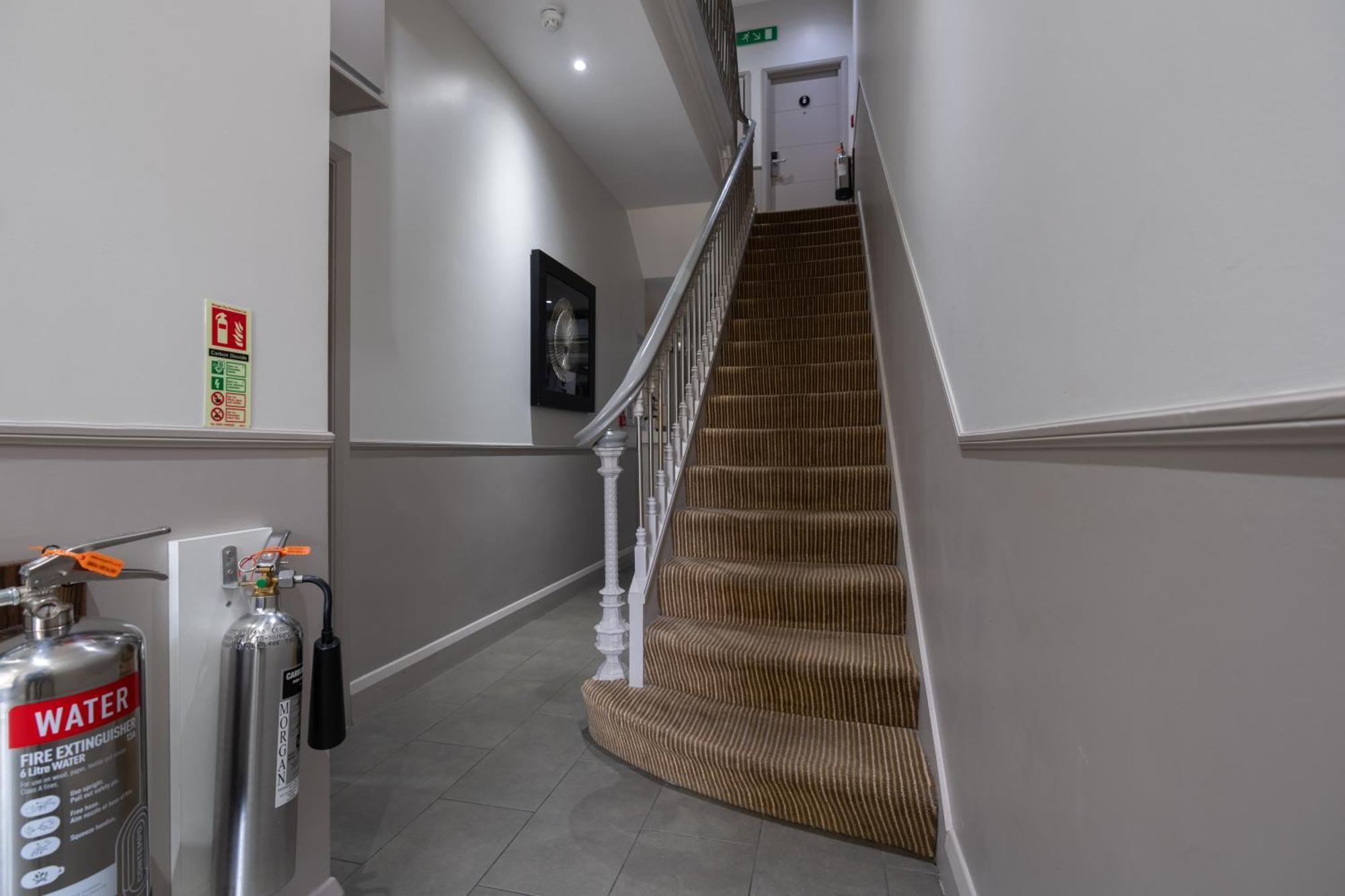 Simply Rooms & Suites Londres Exterior foto